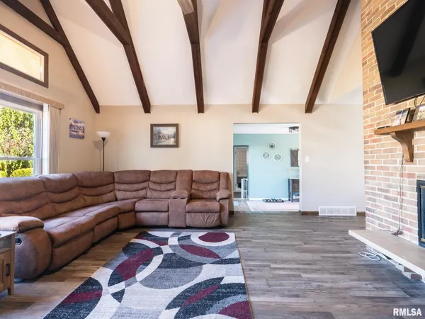 $236,500 | 1833 Highwood Avenue, Pekin, IL 61554