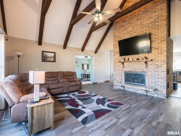 $236,500 | 1833 Highwood Avenue, Pekin, IL 61554