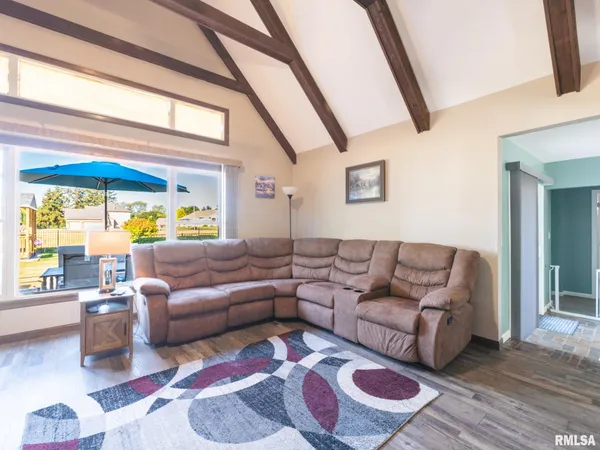 $236,500 | 1833 Highwood Avenue, Pekin, IL 61554