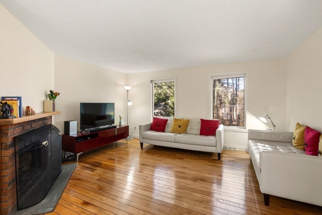 64 Arrowhead Road Weston, MA 02493 - Photo 13 of 30