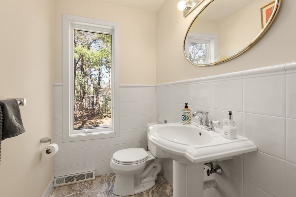 64 Arrowhead Road Weston, MA 02493 - Photo 16 of 30