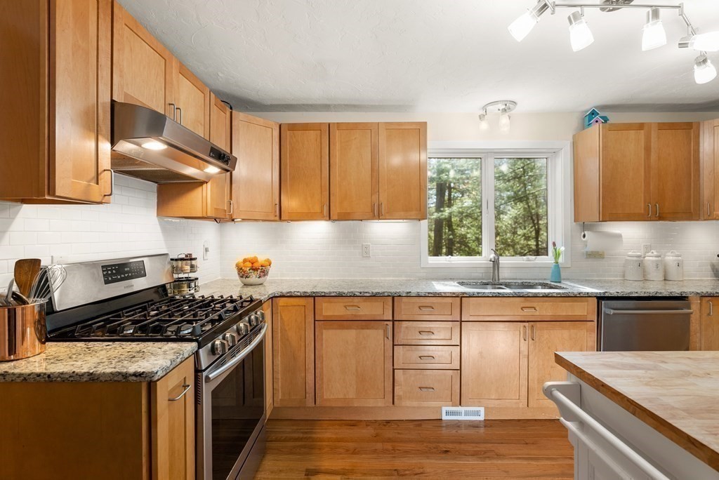 64 Arrowhead Road Weston, MA 02493 - Photo 8 of 30