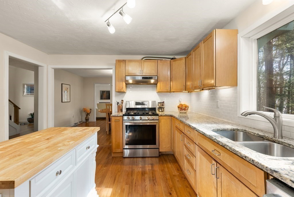 64 Arrowhead Road Weston, MA 02493 - Photo 9 of 30