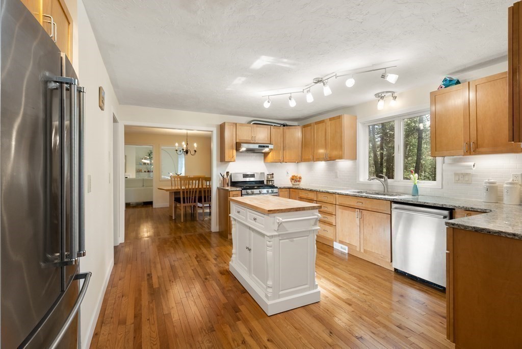 64 Arrowhead Road Weston, MA 02493 - Photo 10 of 30