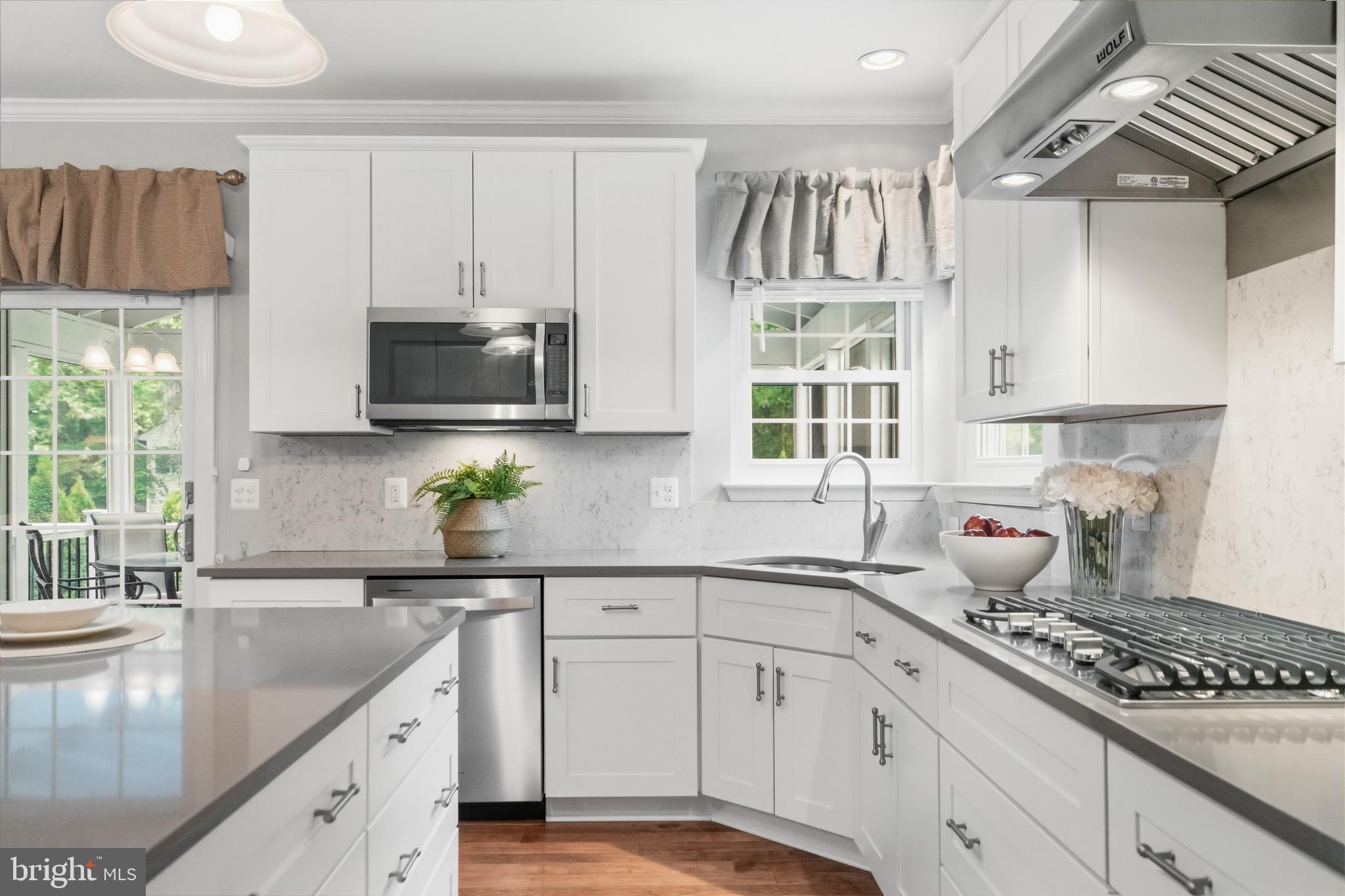 21397 Springwell Drive Ashburn, VA 20148 - Photo 8 of 43 Stainless Steel Appliances