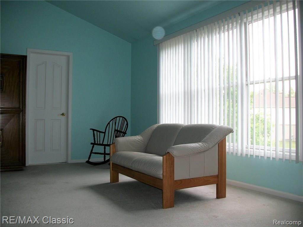 905 Loggers Circle Rochester, MI 48307 - Photo 27 of 36 103_1943.jpg