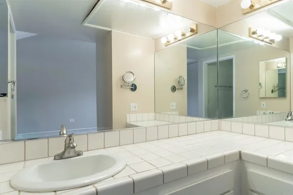 a view of empty room with window