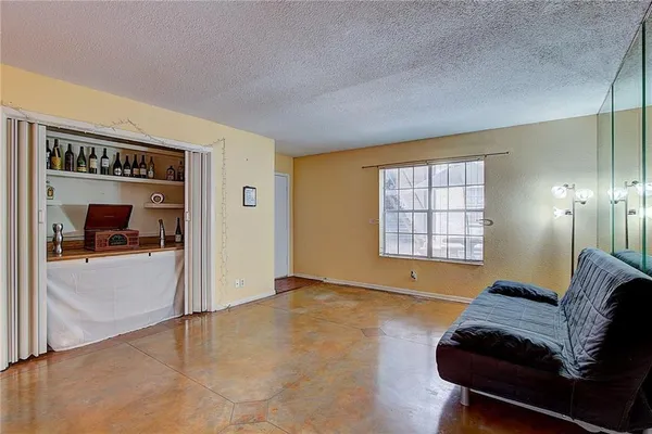 $1,725 | 910 Duncan Lane, Unit 7, Austin, TX 78705