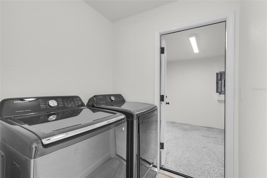 23711 Southwest Rainbow Lakes Boulevard Dunnellon, FL 34431 - Photo 21 of 27 a view of utility room