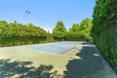 $2,850,000 | 8 Bolton Drive, Manhasset, NY 11030