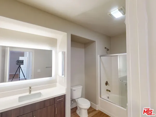 $7,850 | 1041 Glendon Avenue, Unit 4193, Los Angeles, CA 90024