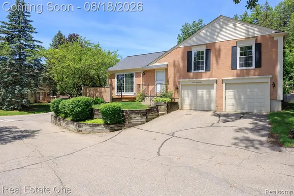 $275,000 | 1534 Hidden Valley Lane, Rochester Hills, MI 48306