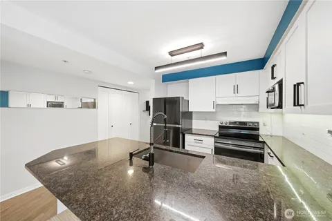 $349,950 | 232 Belmont Avenue East, Unit 202, Seattle, WA 98102