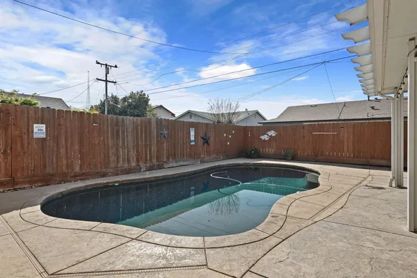 $640,000 | 916 6th Street, Ripon, CA 95366