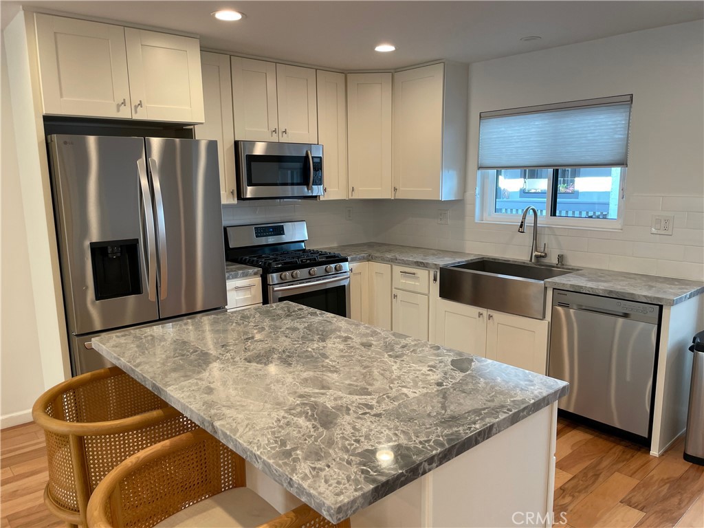 333 Virginia Street, Unit 9 El Segundo, CA 90245 - Photo 11 of 75 Kitchen from Staircase