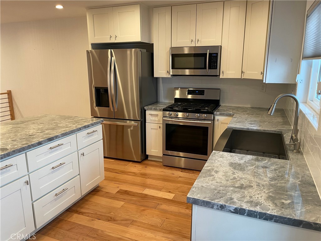 333 Virginia Street, Unit 9 El Segundo, CA 90245 - Photo 20 of 75 Kitchen from Office Nook