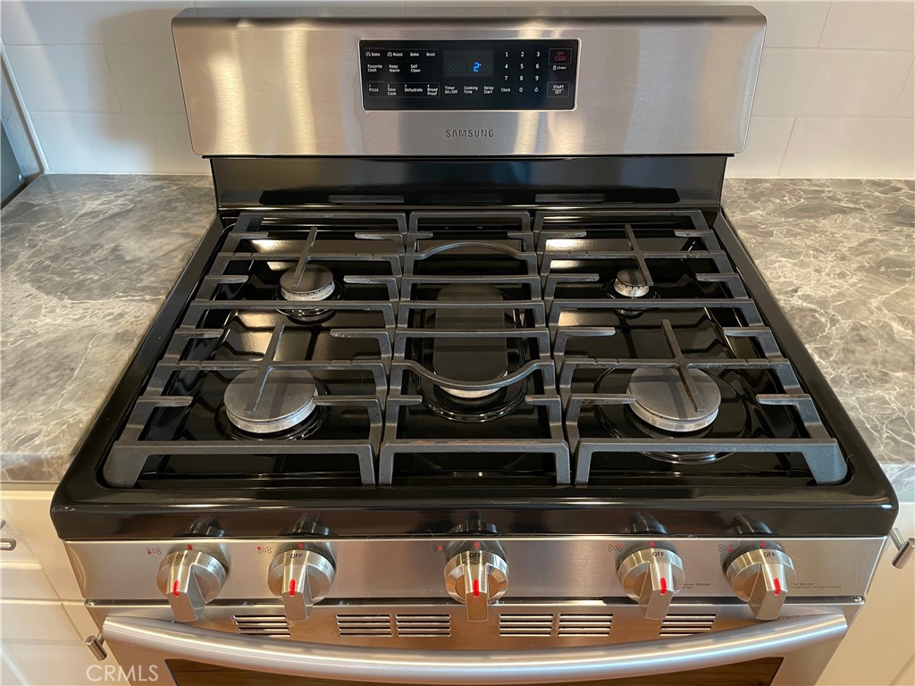 333 Virginia Street, Unit 9 El Segundo, CA 90245 - Photo 26 of 75 Stainless 5 Burner Stove Top