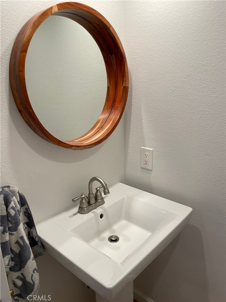 333 Virginia Street, Unit 9 El Segundo, CA 90245 - Photo 29 of 75 Half Bath Pedestal Sink