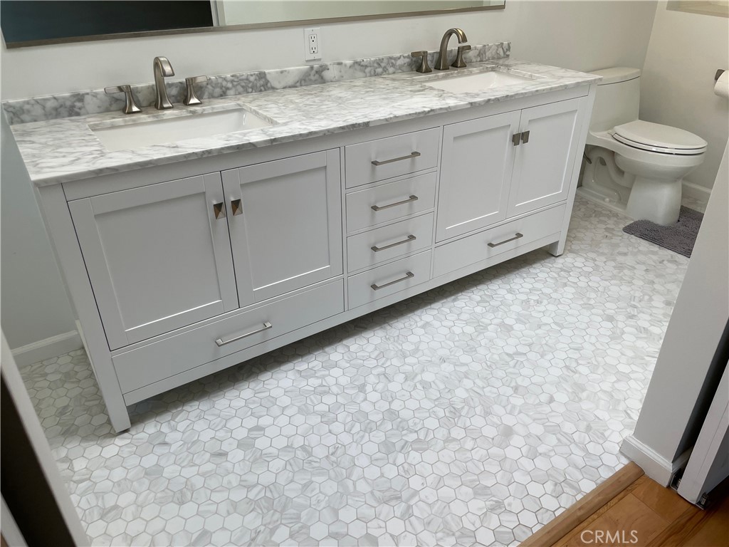 333 Virginia Street, Unit 9 El Segundo, CA 90245 - Photo 42 of 75 Main Bath Vanity