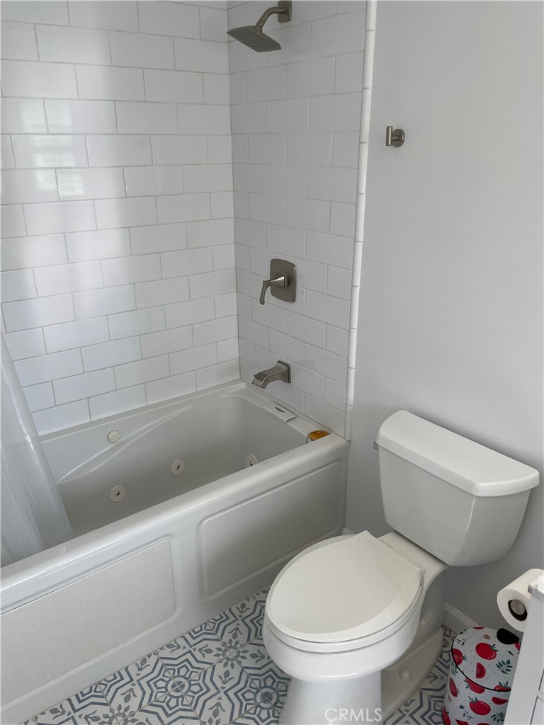 333 Virginia Street, Unit 9 El Segundo, CA 90245 - Photo 61 of 75 Guest Bath Shower