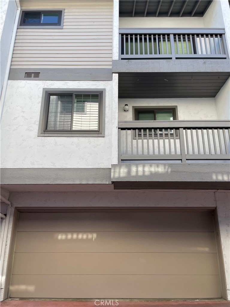333 Virginia Street, Unit 9 El Segundo, CA 90245 - Photo 73 of 75 Exterior of the Back of the Townhome