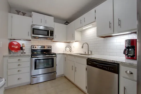 $185,000 | 7401 West 101st Street, Unit 121, Bloomington, MN 55438