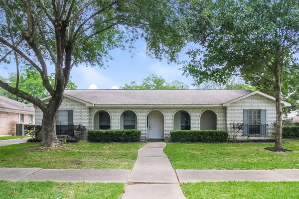 $2,105 | 15515 Banff Street, Houston, TX 77062