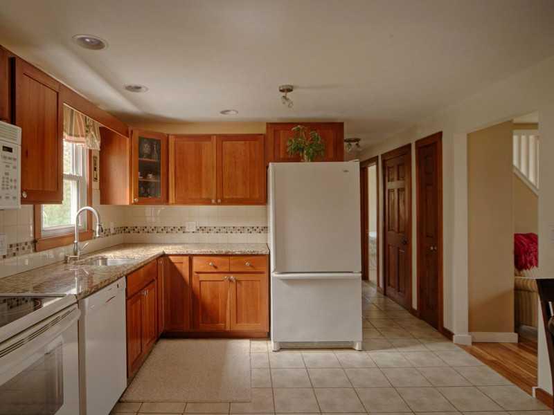 28 Guinea Road Biddeford, ME 04005 - Photo 7 of 34 Kitchen.