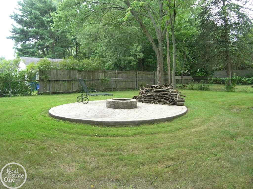 4568 East 10 Mile Road Warren, MI 48091 - Photo 7 of 31 31391863-6.JPG
