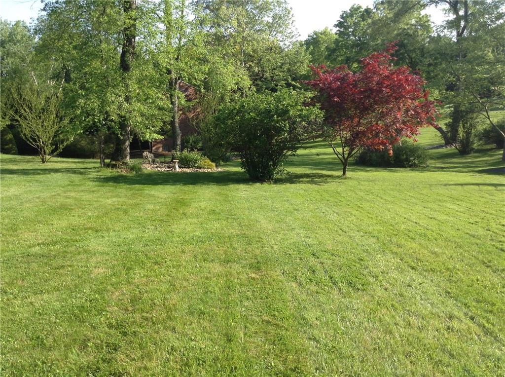 177 Canterbury Road Canonsburg, PA 15317 - Photo 24 of 25 Back yard in the summer.