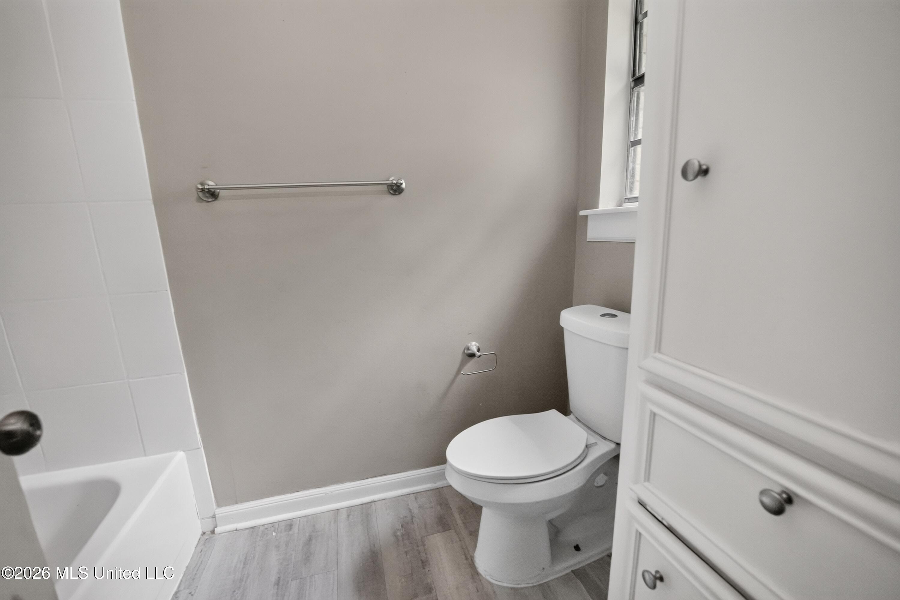 2050 Gateway Drive Ridgeland, MS 39157 - Photo 20 of 24 24_2050_Gateway_Dr-Bathroom-8593