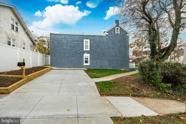 a view of yard with large trees