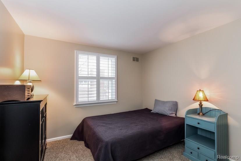 1120 Torrey Road Grosse Pointe, MI 48236 - Photo 20 of 30 024-Bedroom-1414737-mls.jpg