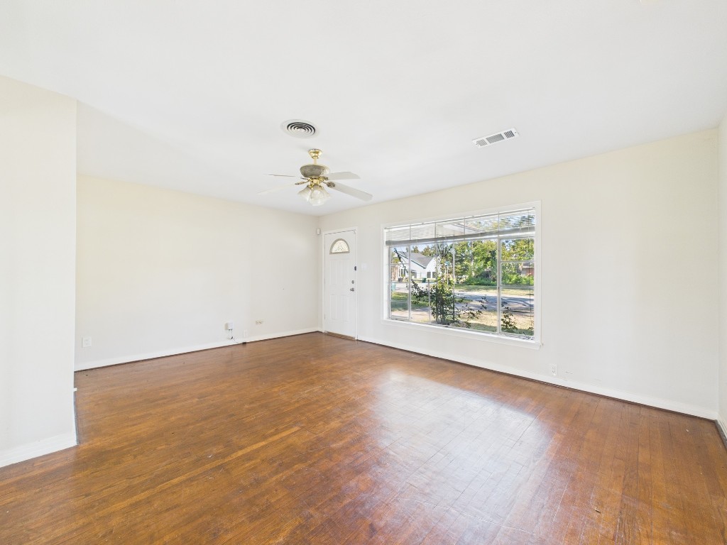 3035 Guese Road Houston, TX 77018 - Photo 3 of 20 an empty room with a window