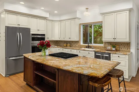 $1,888,000 | 5677 193rd Place Southeast, Issaquah, WA 98027