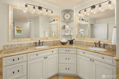 $1,888,000 | 5677 193rd Place Southeast, Issaquah, WA 98027
