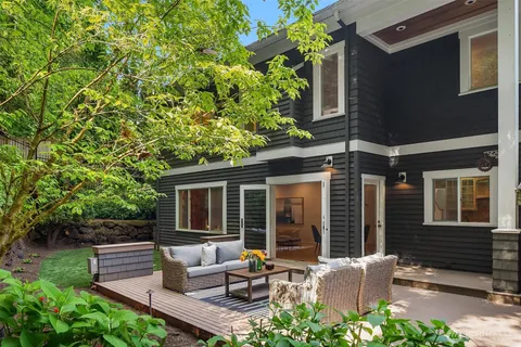 $1,888,000 | 5677 193rd Place Southeast, Issaquah, WA 98027
