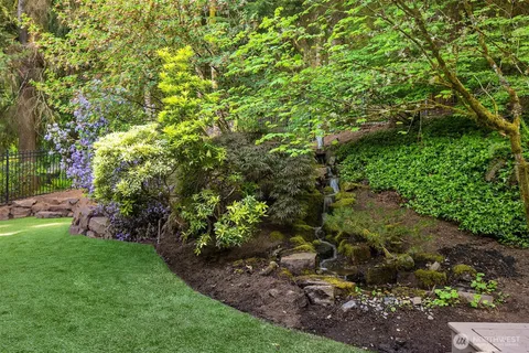 $1,888,000 | 5677 193rd Place Southeast, Issaquah, WA 98027