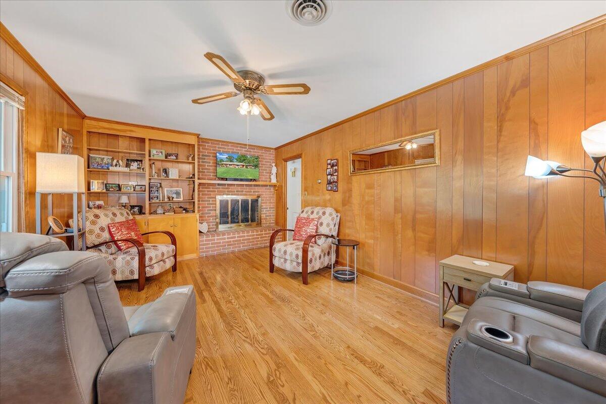 3598 Hartland Road Southwest Roanoke, VA 24015 - Photo 11 of 33 06-MIB01521