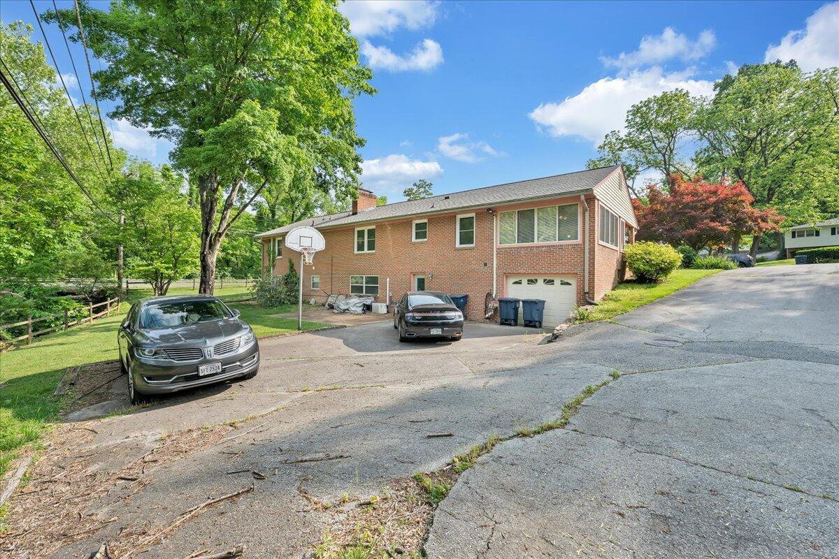 3598 Hartland Road Southwest Roanoke, VA 24015 - Photo 23 of 33 23-MIB01575
