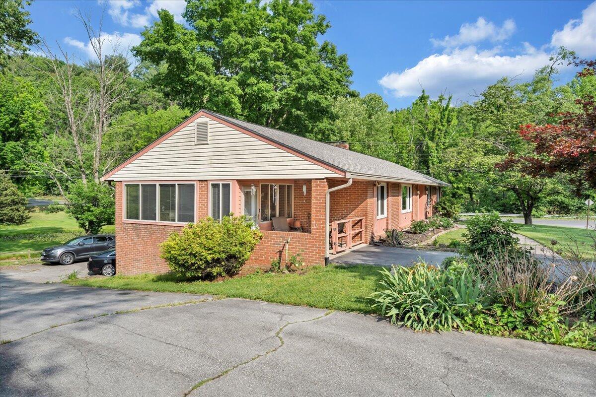 3598 Hartland Road Southwest Roanoke, VA 24015 - Photo 25 of 33 25-MIB01581