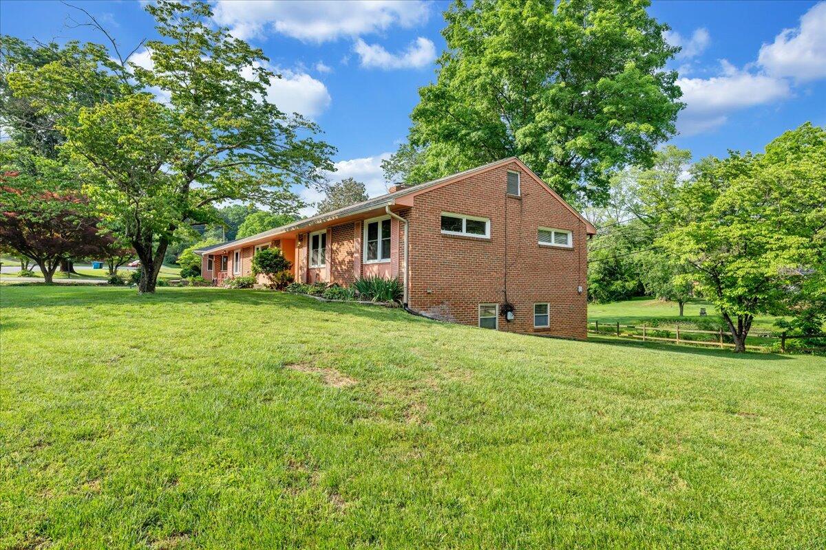 3598 Hartland Road Southwest Roanoke, VA 24015 - Photo 29 of 33 29-MIB01596