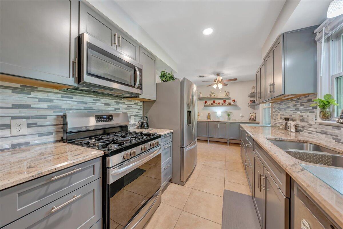 3598 Hartland Road Southwest Roanoke, VA 24015 - Photo 7 of 33 09-MIB01530