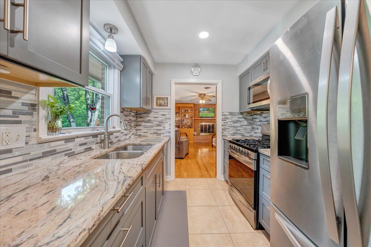3598 Hartland Road Southwest Roanoke, VA 24015 - Photo 8 of 33 10-MIB01533