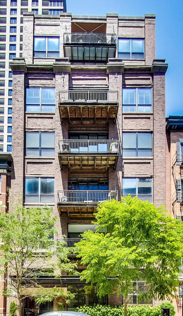 152 West Huron Street, Unit 7 Chicago, IL 60654 - Photo 1 of 32