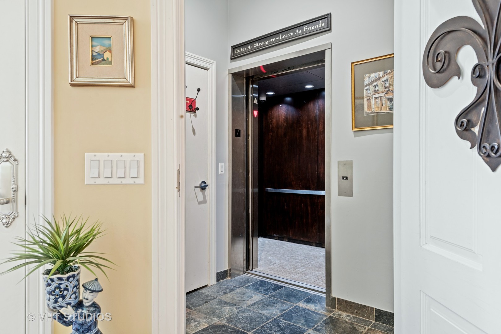 152 West Huron Street, Unit 7 Chicago, IL 60654 - Photo 2 of 32