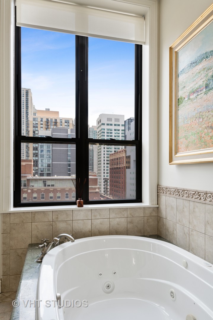 152 West Huron Street, Unit 7 Chicago, IL 60654 - Photo 17 of 32