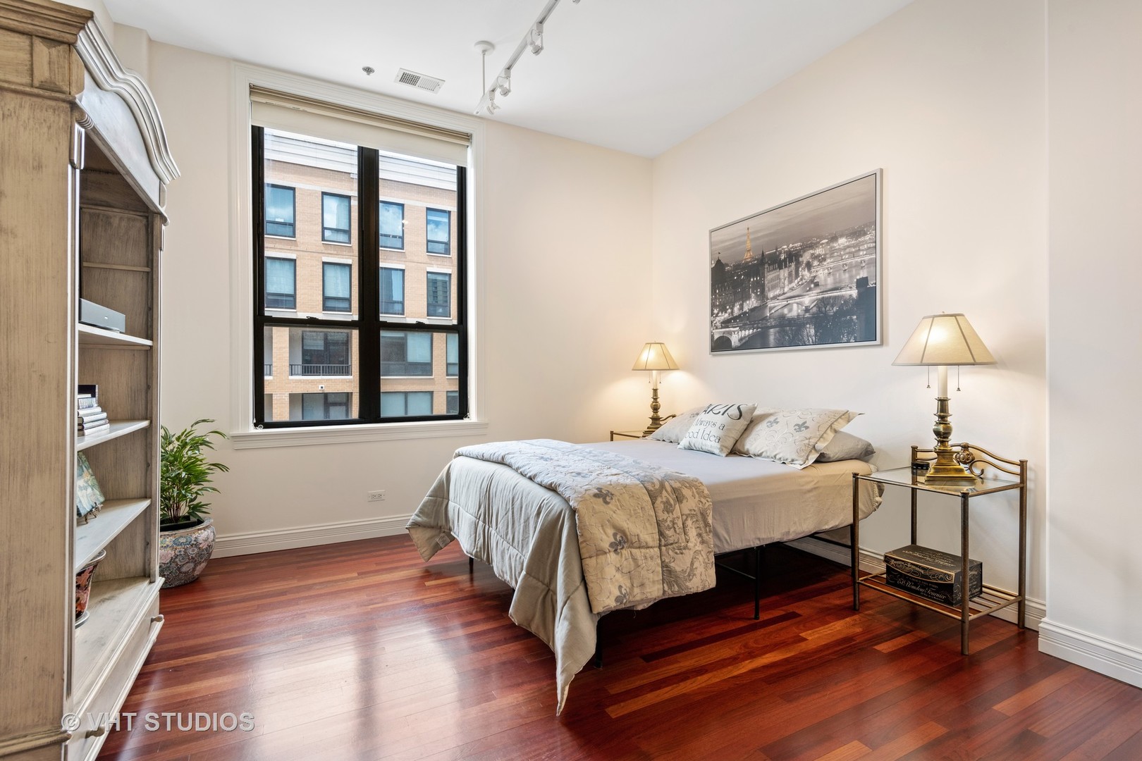 152 West Huron Street, Unit 7 Chicago, IL 60654 - Photo 20 of 32
