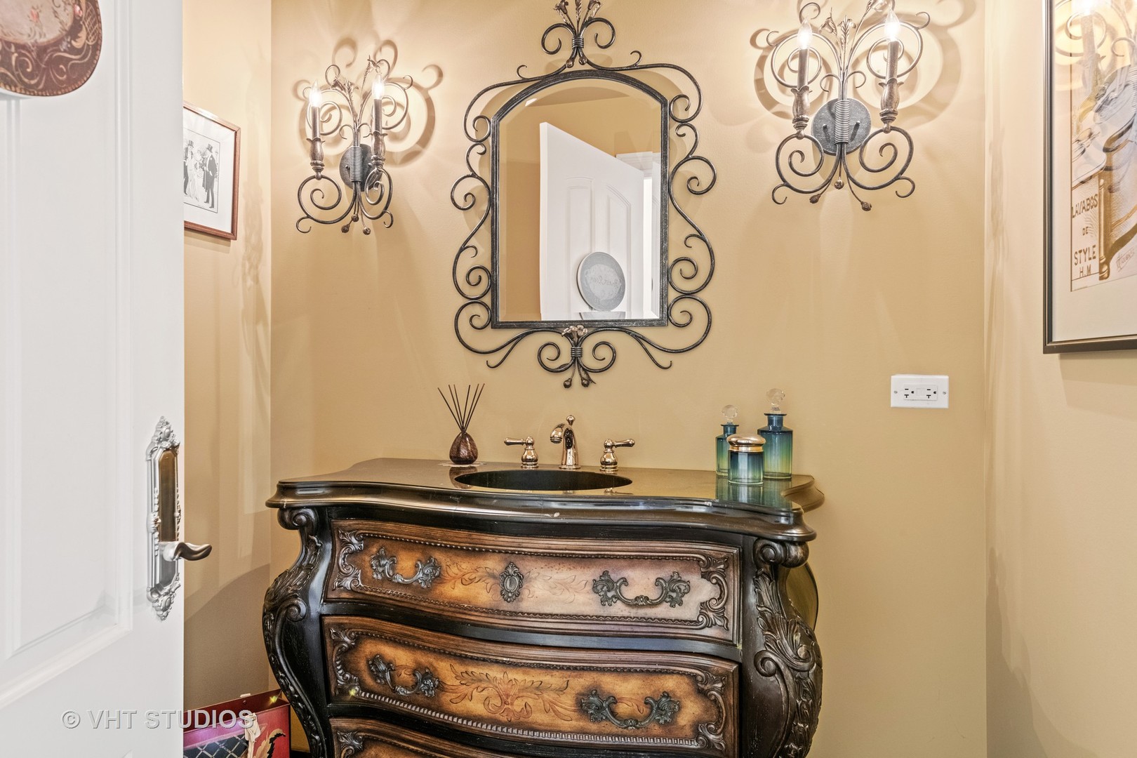 152 West Huron Street, Unit 7 Chicago, IL 60654 - Photo 25 of 32