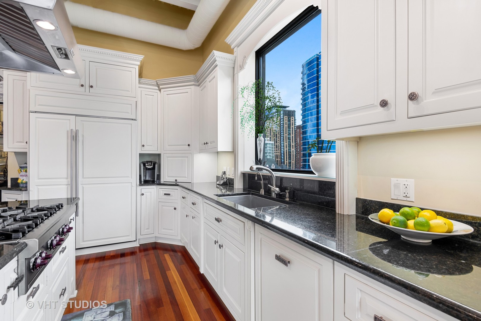 152 West Huron Street, Unit 7 Chicago, IL 60654 - Photo 9 of 32